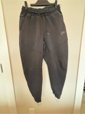 Nike Tech Men's Black Jogger Sweatpants
